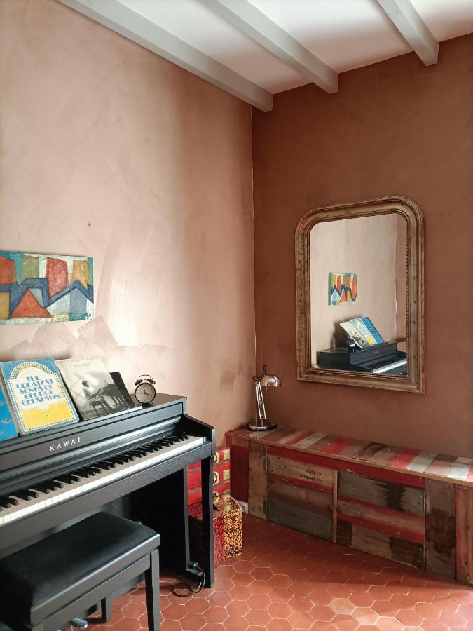 A Deux Pas D'Avignon Villa Aramon Eksteriør billede
