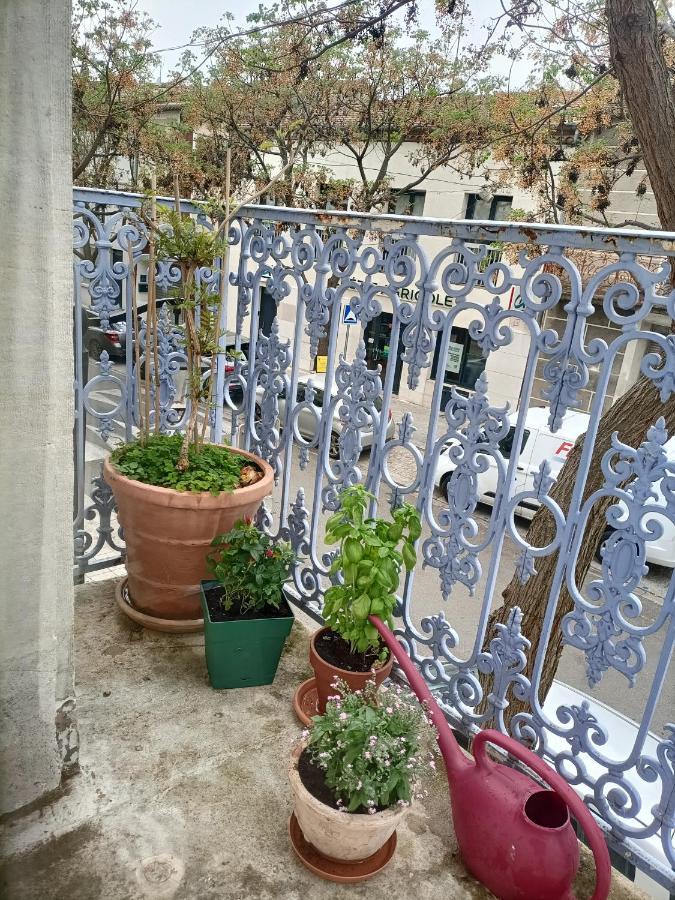 A Deux Pas D'Avignon Villa Aramon Eksteriør billede